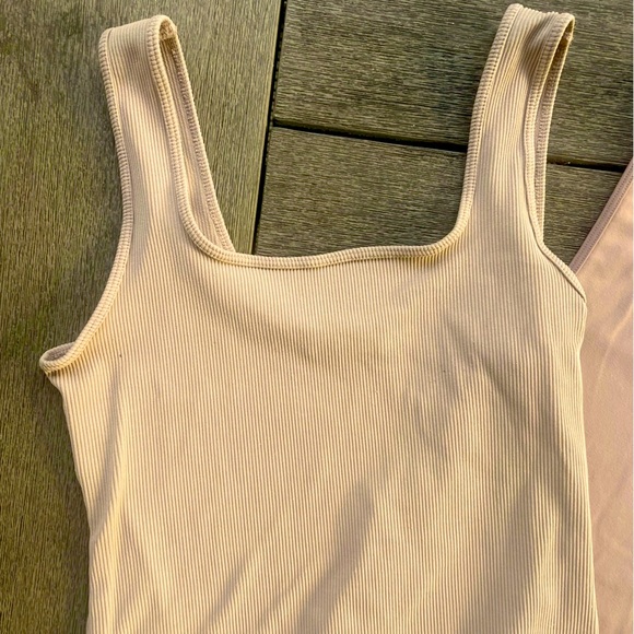Bodysuit Set of 2. Mock Neck is Med. Ribbed is Large,fits like M/L - Picture 4 of 7
